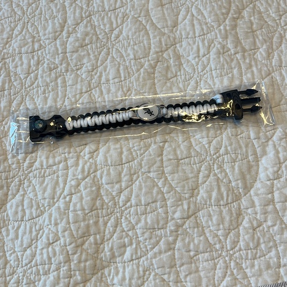 Chicago White SOX ⚾️ Braided Bracelet with Working Compass. New in package! - Picture 7 of 7